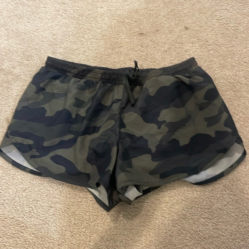old navy active women’s camo shorts